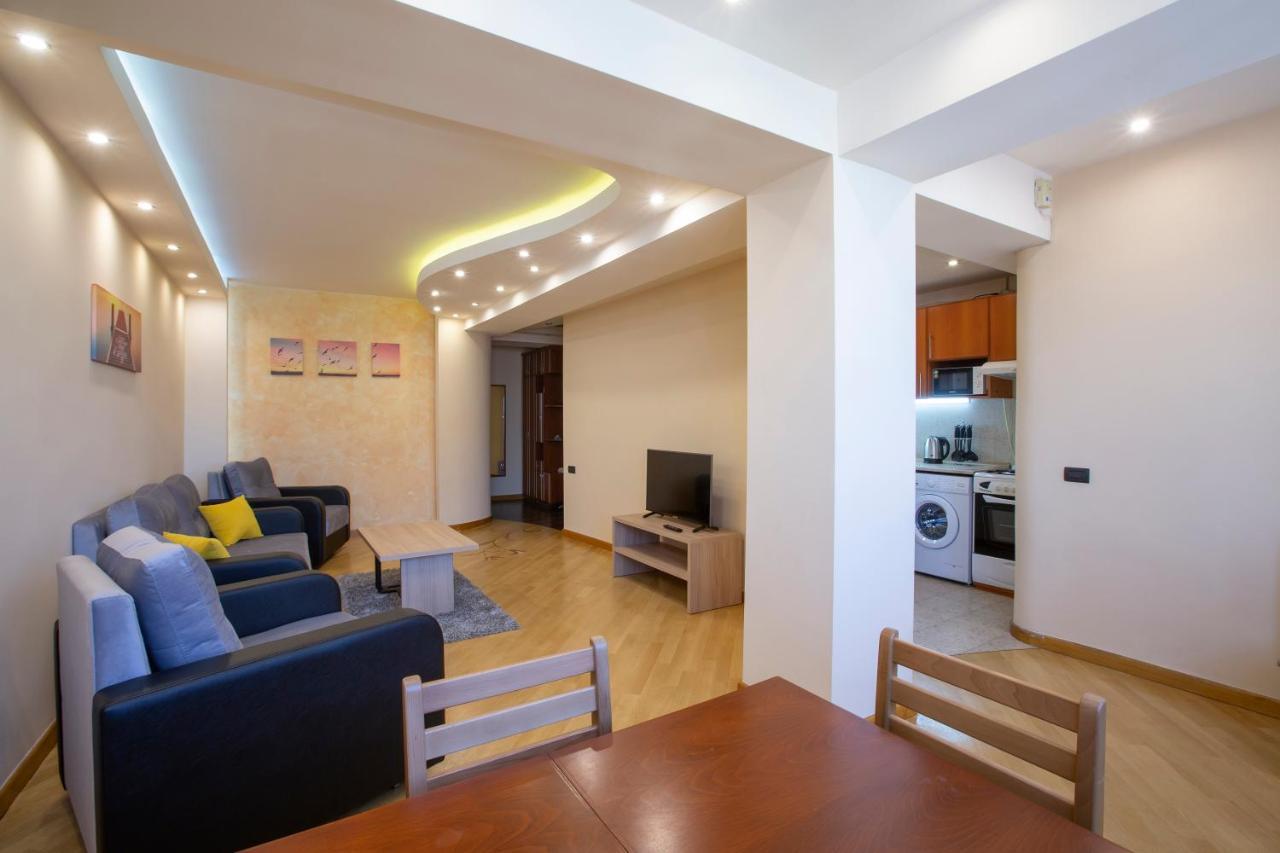 Umba Apartment N4 - Balcony And Mount Ararat View เยเรวาน ภายนอก รูปภาพ