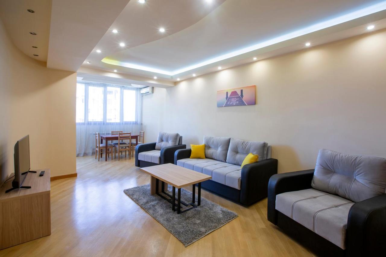 Umba Apartment N4 - Balcony And Mount Ararat View เยเรวาน ภายนอก รูปภาพ
