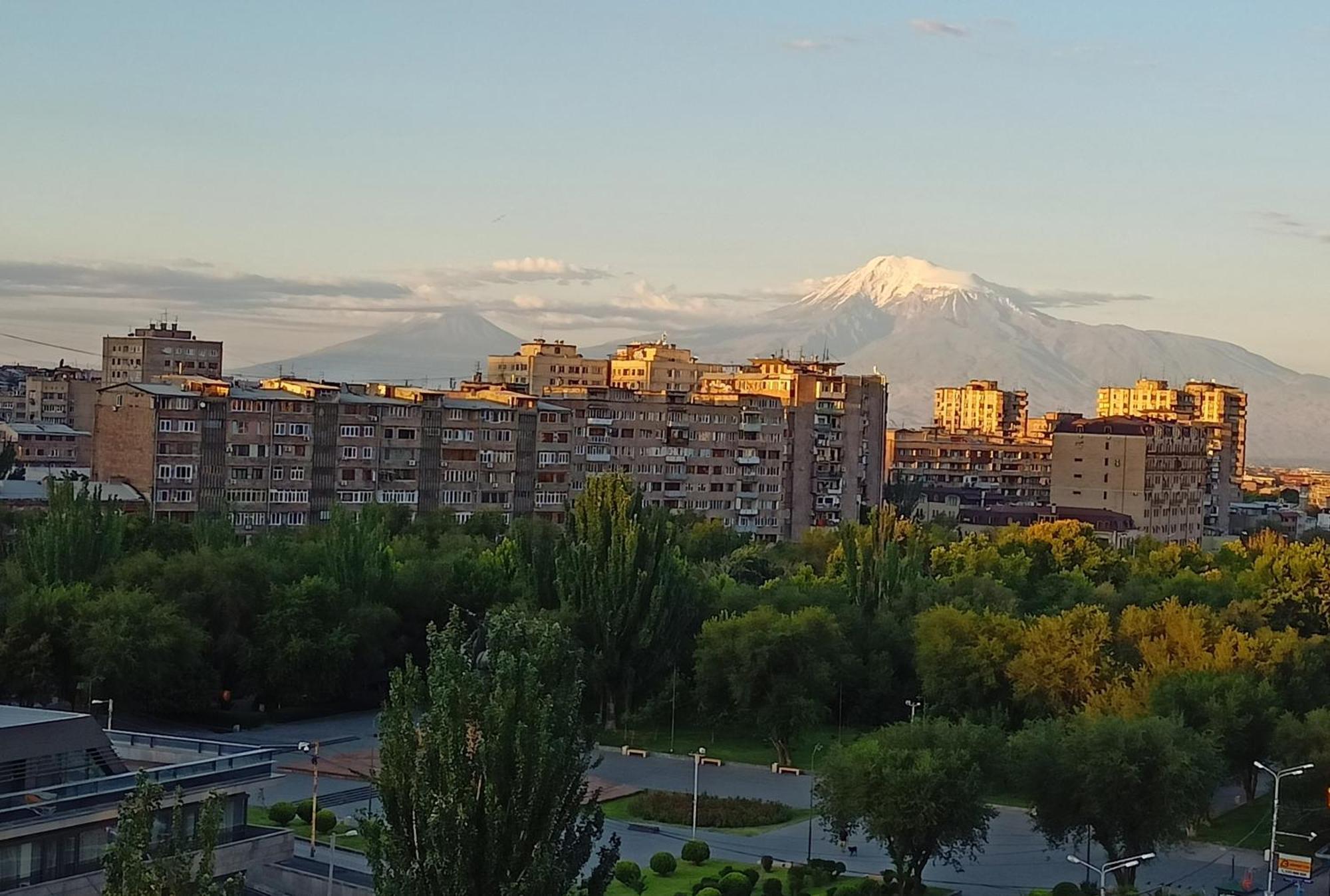 Umba Apartment N4 - Balcony And Mount Ararat View เยเรวาน ภายนอก รูปภาพ